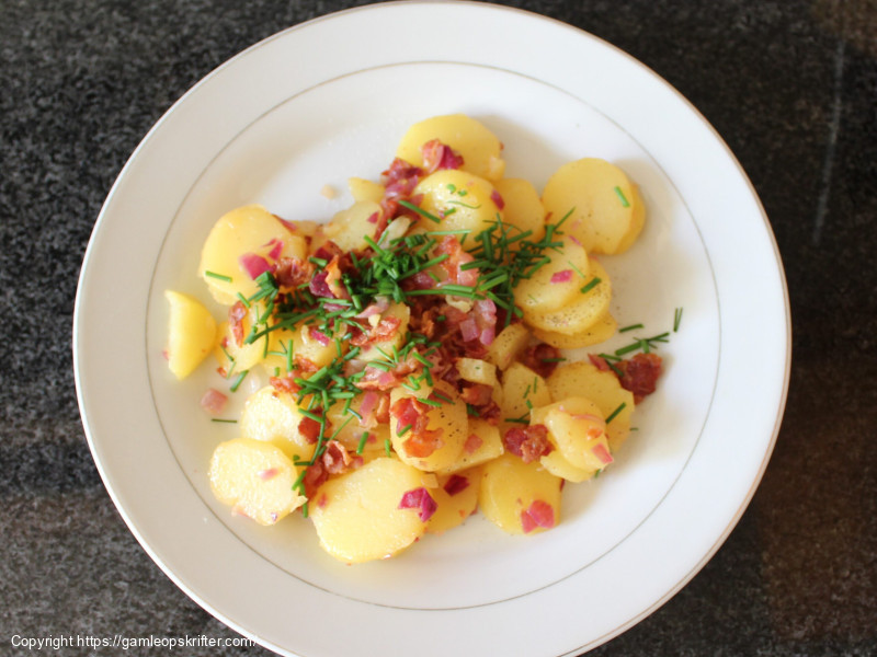 Varm kartoffelsalat med bacon